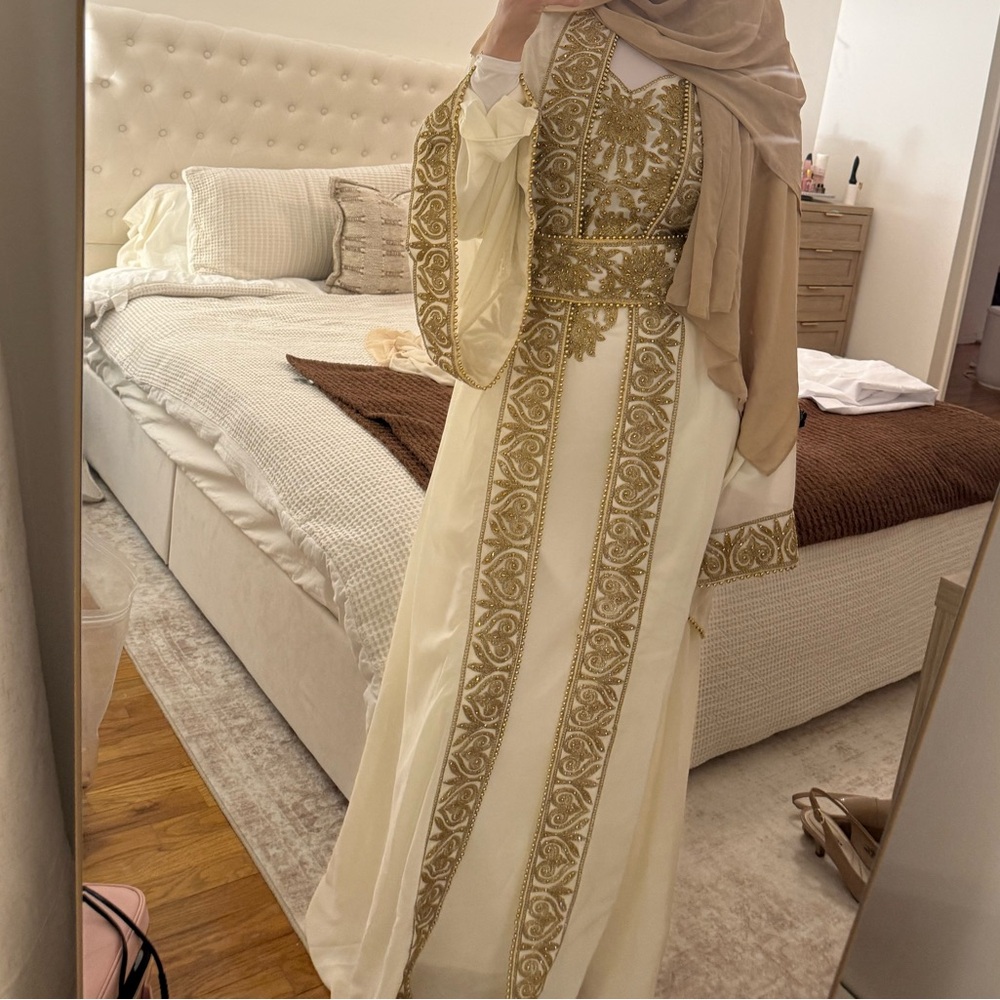Elegant White & Gold Embroidered Abaya Dress - Picture 11 of 14